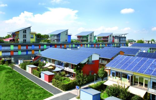 Bairro solar na Alemanha produz quatro vezes mais energia do que consome