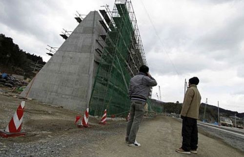 Japão executa "muro de contenção" para minimizar efeitos de tsunamis