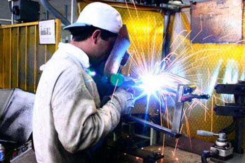 Produção industrial cresce em 11 estados em outubro, segundo o IBGE