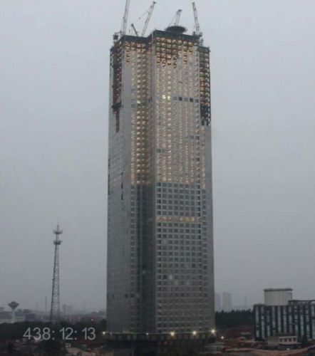 Grupo chinês constrói arranha-céu de 240 metros em 19 dias