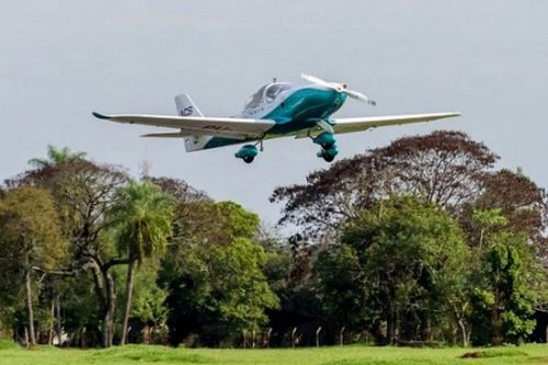 Decola primeiro avião elétrico brasileiro tripulado