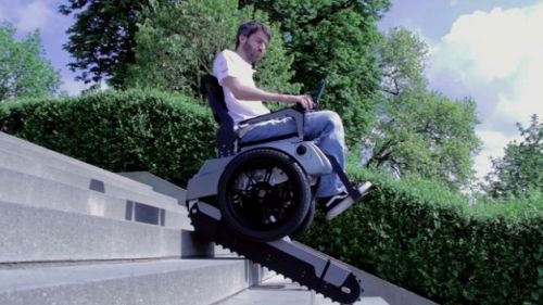 Estudantes criam cadeira de rodas elétrica que sobe escadas