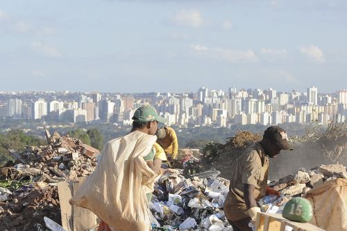 Governo do DF retoma obra de aterro que vai substituir Lixão da Estrutural