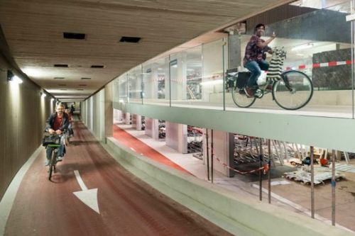 Holandeses constroem maior estacionamento do mundo para bicicletas