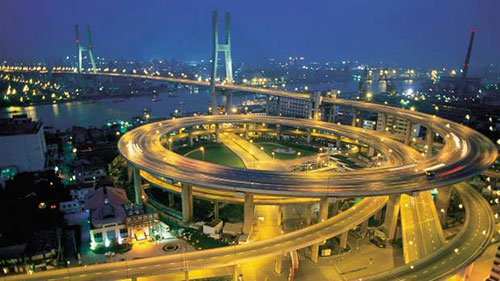 Obras da Engenharia: Nanpu, Xangai, China. Construída em 1991.